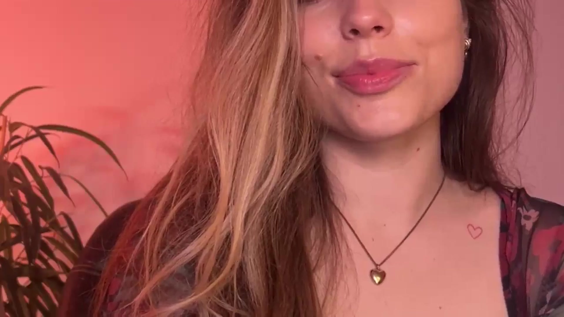 Gallery image thumbnail from SabrinaGolden's myfreecams stream on, 10/20/2024, 23:45 image 8 of 20