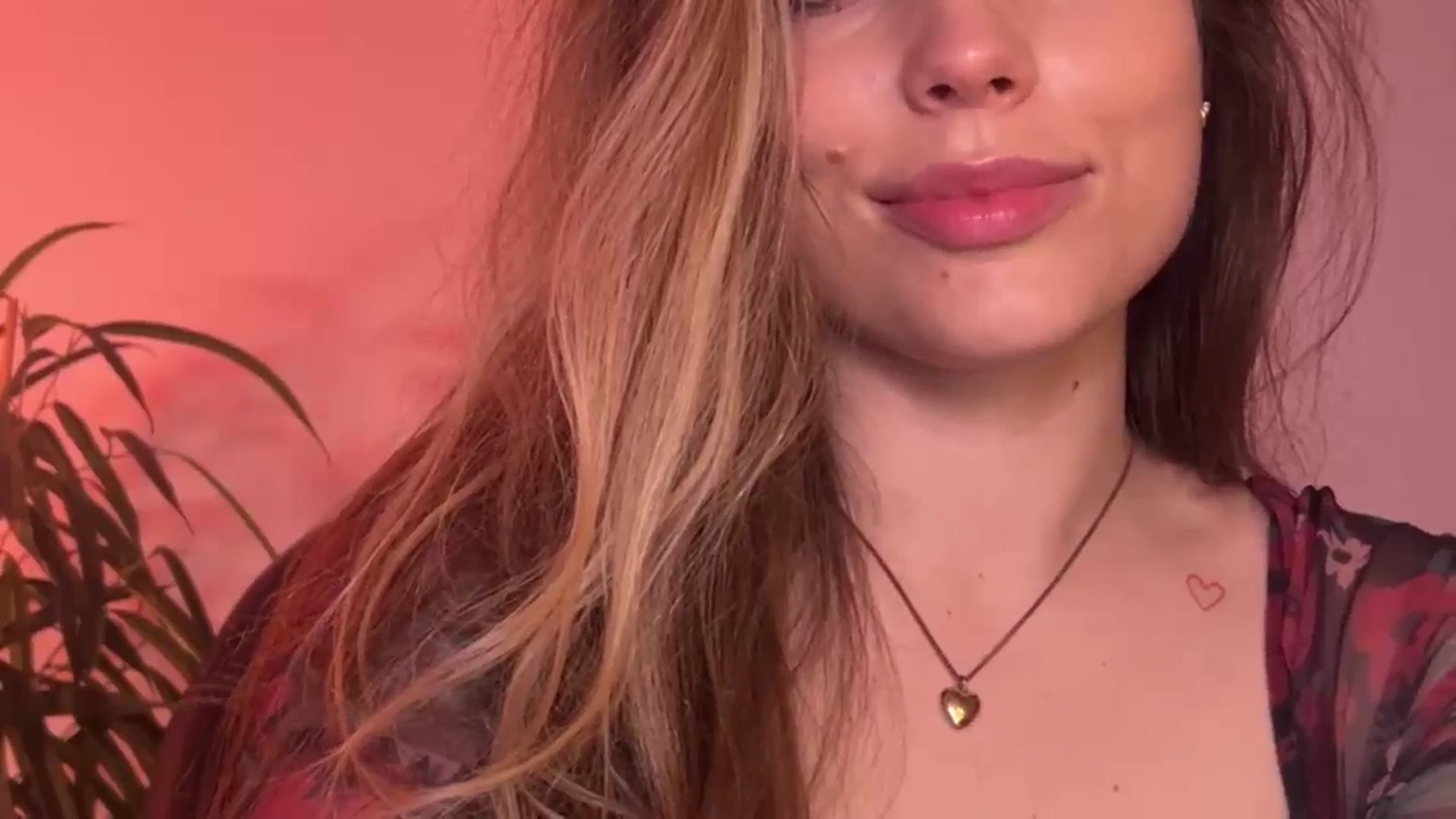 Gallery image thumbnail from SabrinaGolden's myfreecams stream on, 10/20/2024, 23:45 image 7 of 20