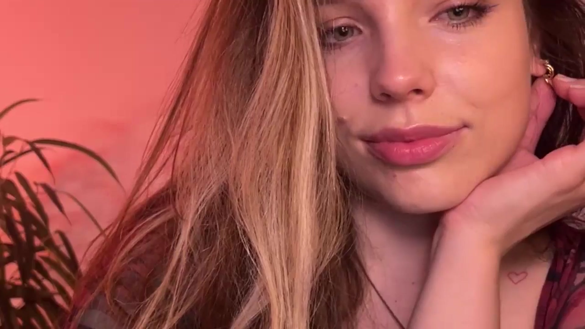 Gallery image thumbnail from SabrinaGolden's myfreecams stream on, 10/20/2024, 23:45 image 20 of 20