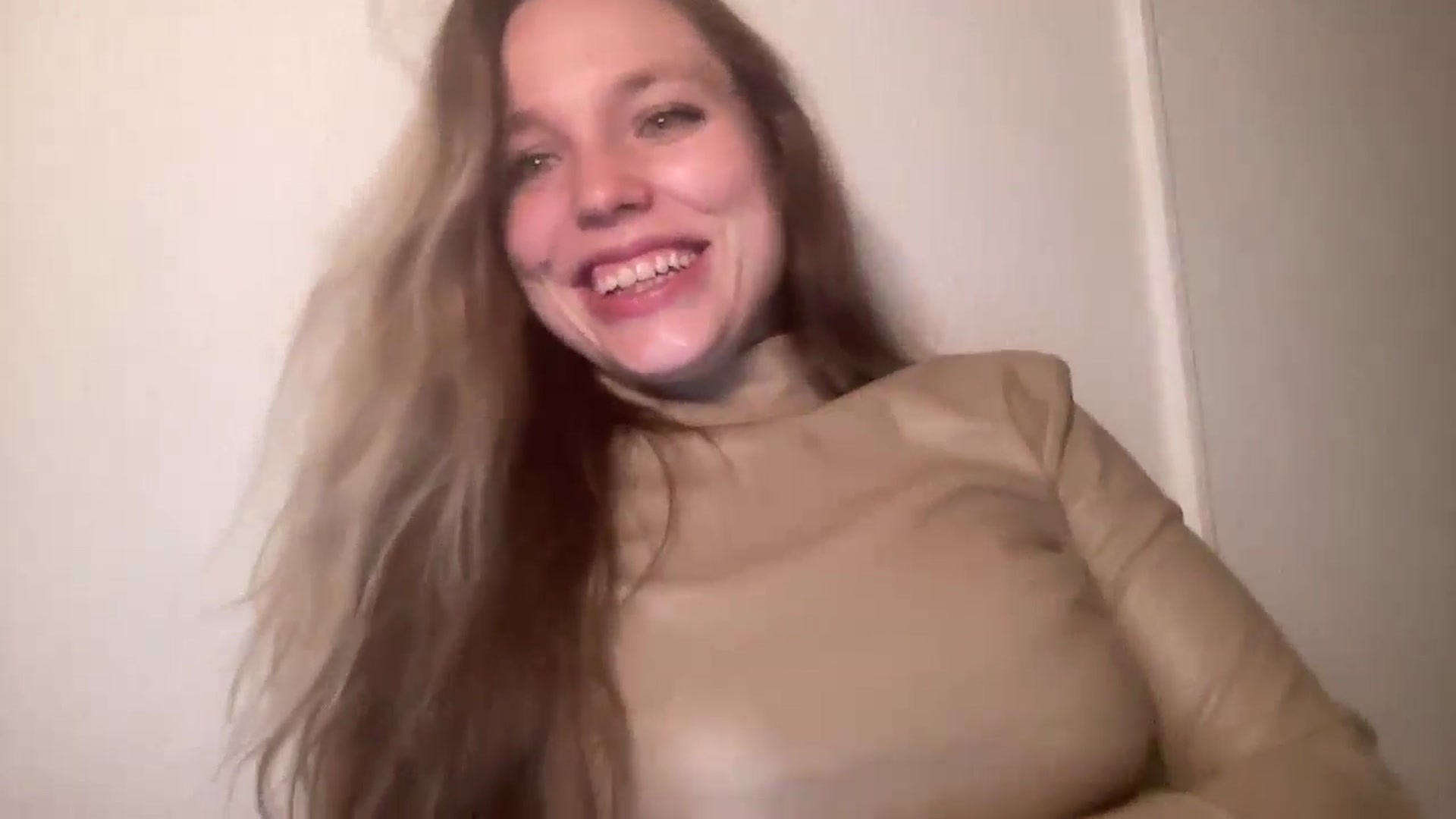 Gallery image thumbnail from SabrinaGolden's myfreecams stream on, 10/26/2024, 22:36 image 5 of 20