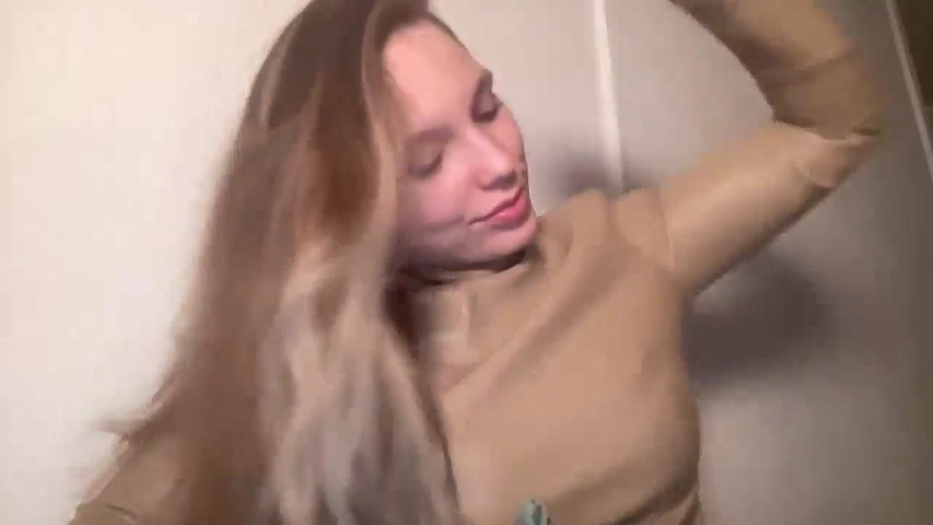 Gallery image thumbnail from SabrinaGolden's myfreecams stream on, 10/26/2024, 22:36 image 15 of 20