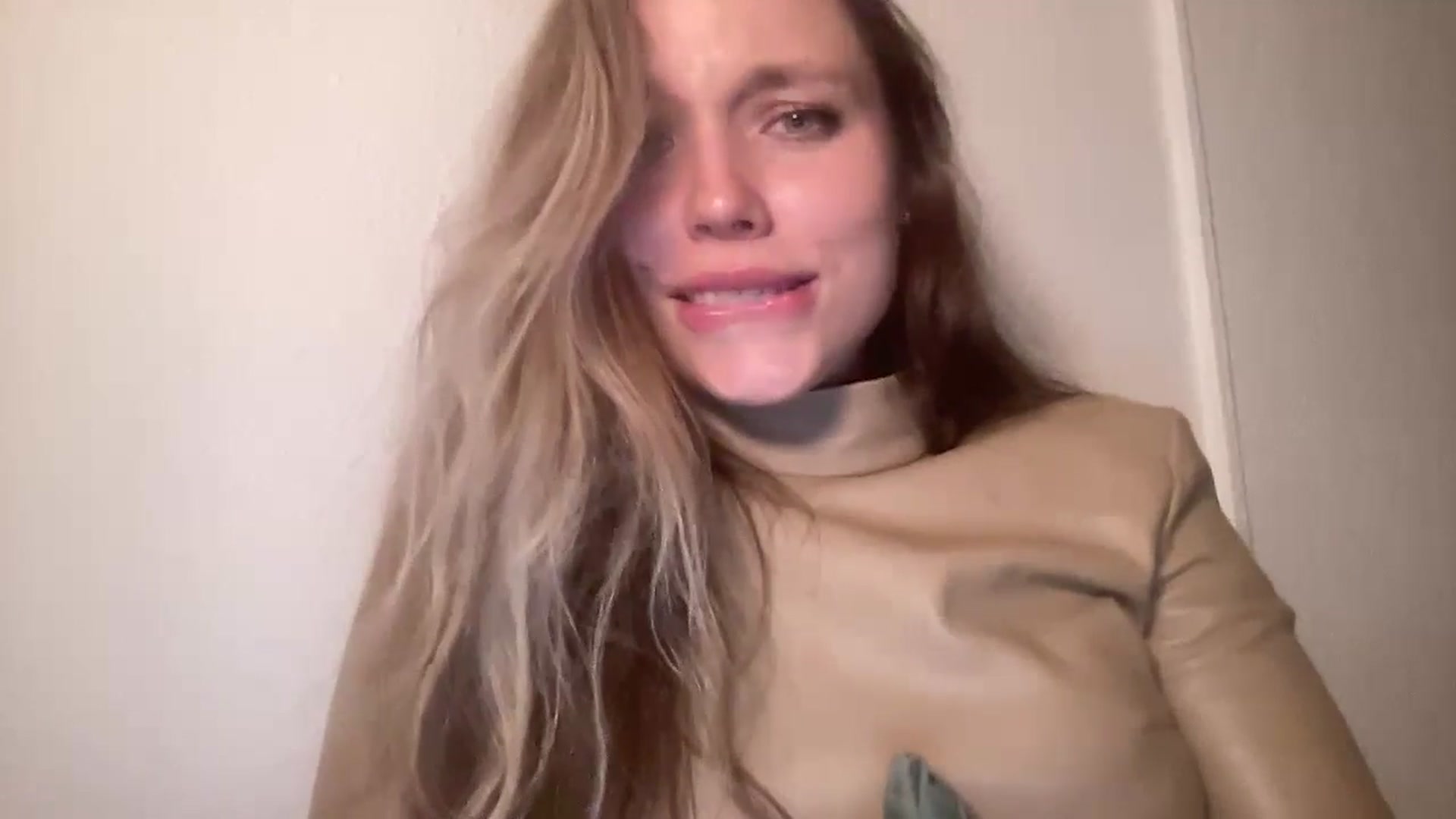 Gallery image thumbnail from SabrinaGolden's myfreecams stream on, 10/26/2024, 22:36 image 6 of 20