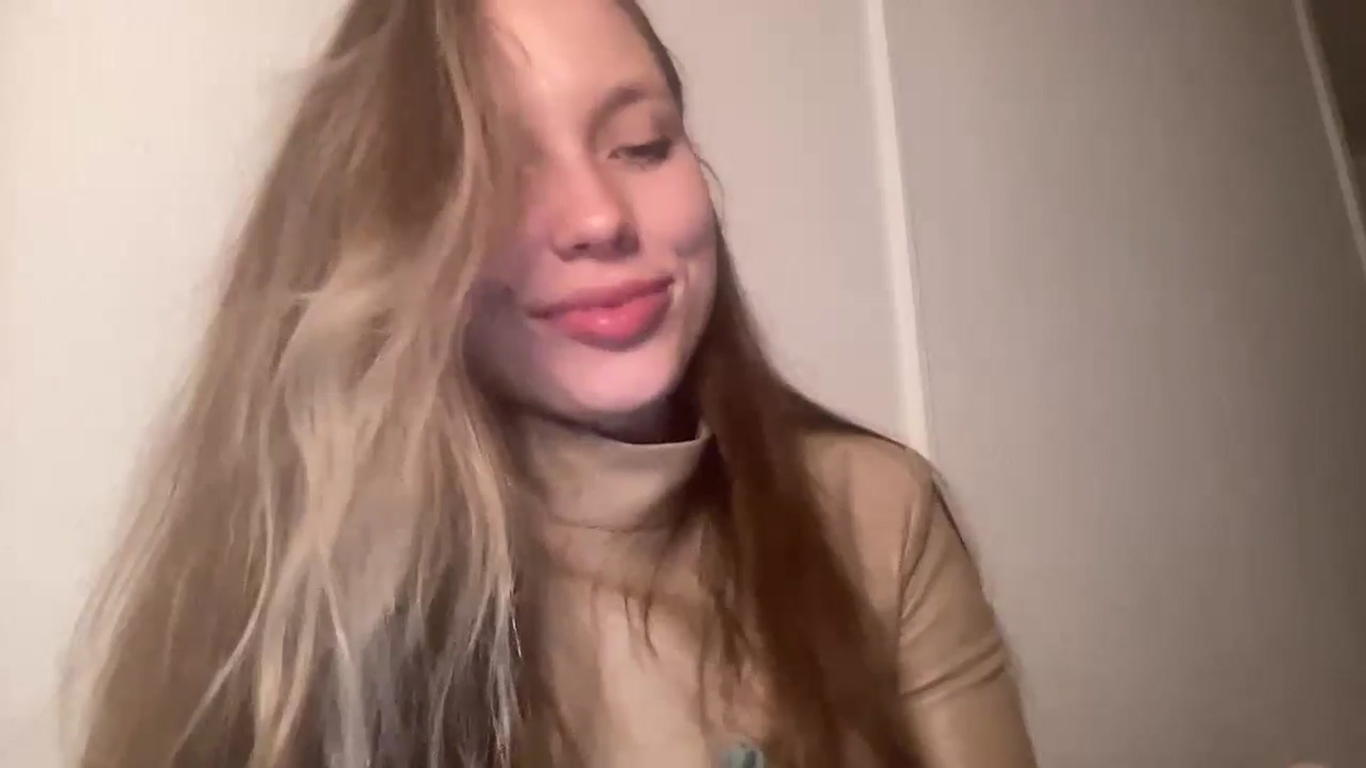 Gallery image thumbnail from SabrinaGolden's myfreecams stream on, 10/26/2024, 22:36 image 14 of 20