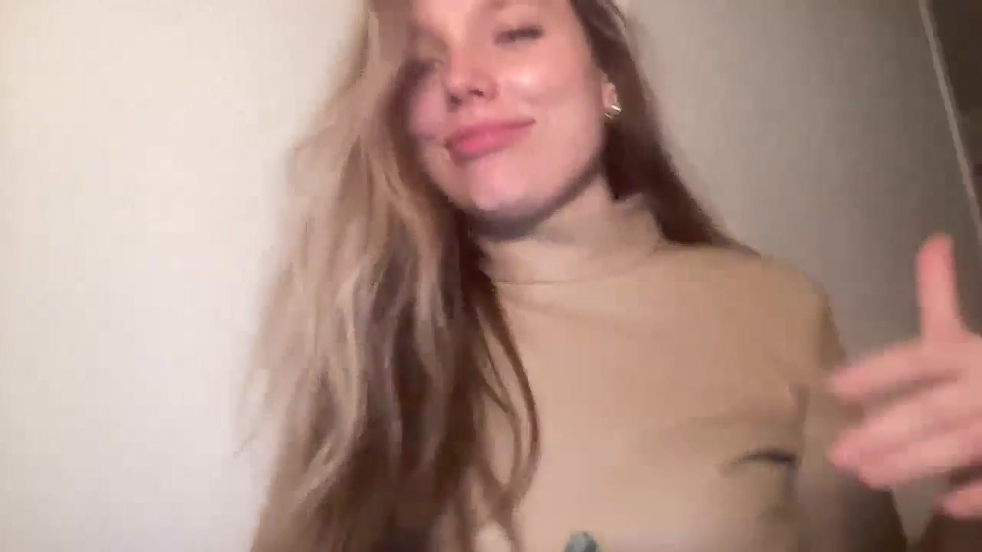 Gallery image thumbnail from SabrinaGolden's myfreecams stream on, 10/26/2024, 22:36 image 17 of 20