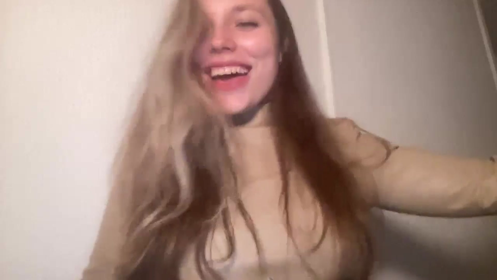 Gallery image thumbnail from SabrinaGolden's myfreecams stream on, 10/26/2024, 22:36 image 10 of 20