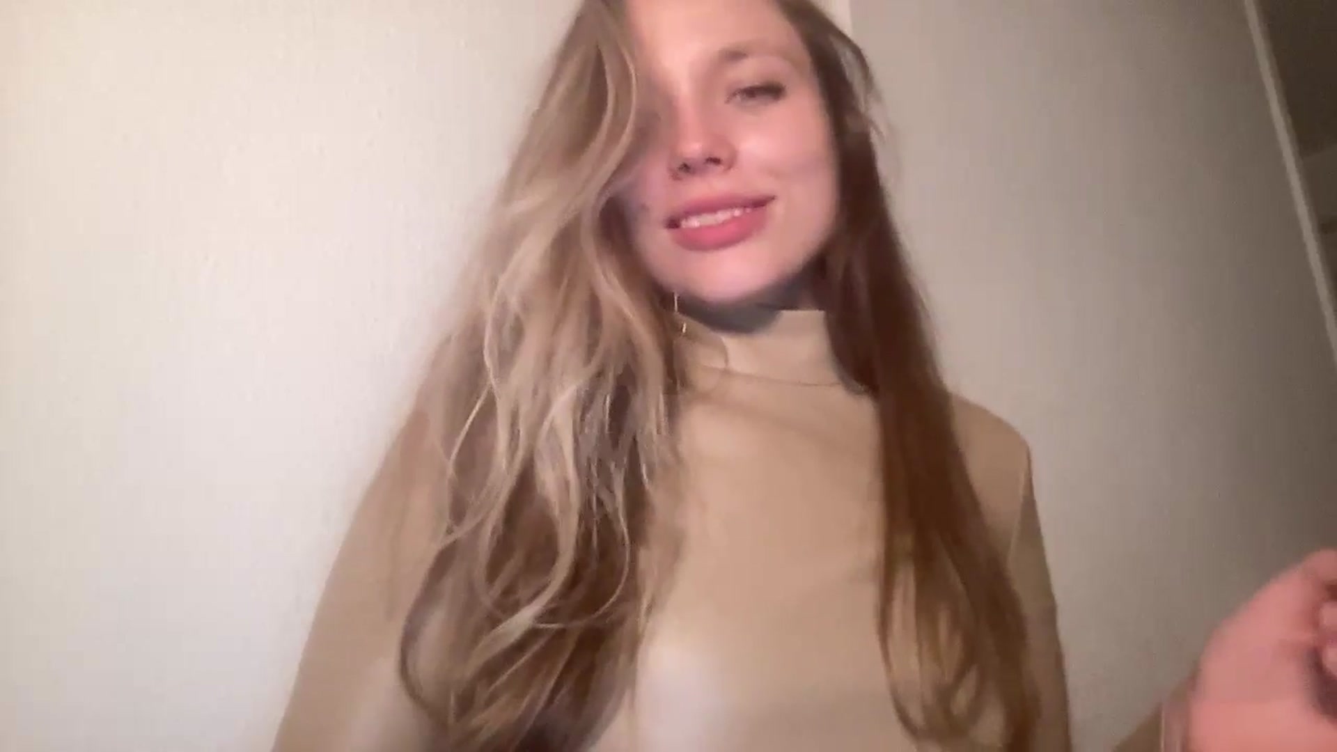 Gallery image thumbnail from SabrinaGolden's myfreecams stream on, 10/26/2024, 22:36 image 18 of 20