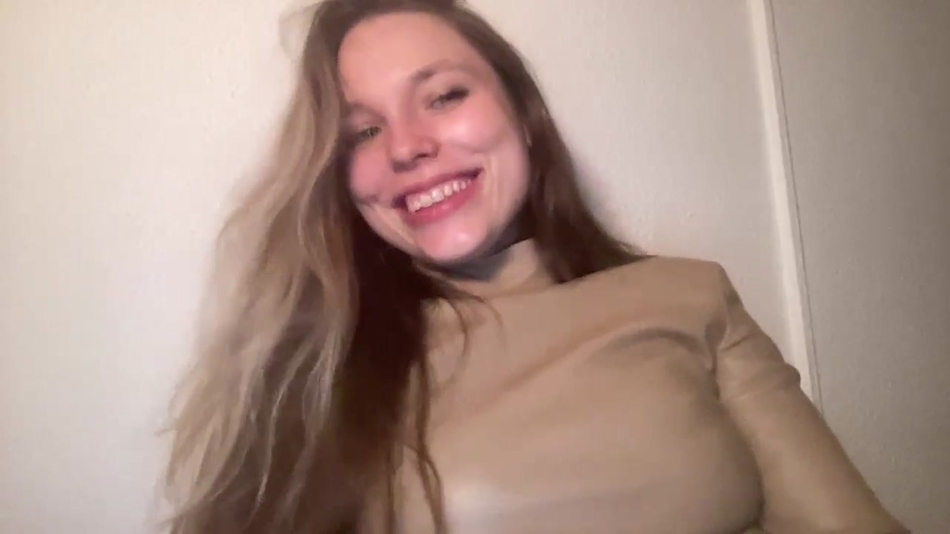 Gallery image thumbnail from SabrinaGolden's myfreecams stream on, 10/26/2024, 22:36 image 7 of 20