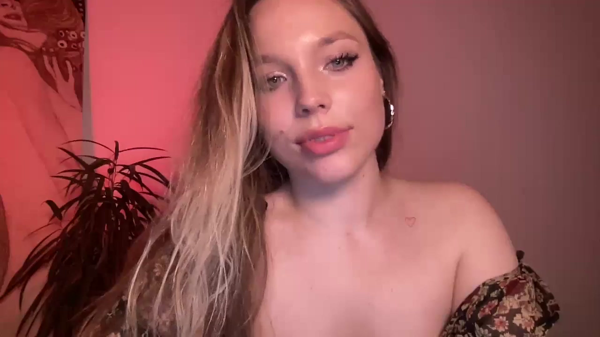 Gallery image thumbnail from SabrinaGolden's myfreecams stream on, 11/10/2024, 19:59 image 3 of 20