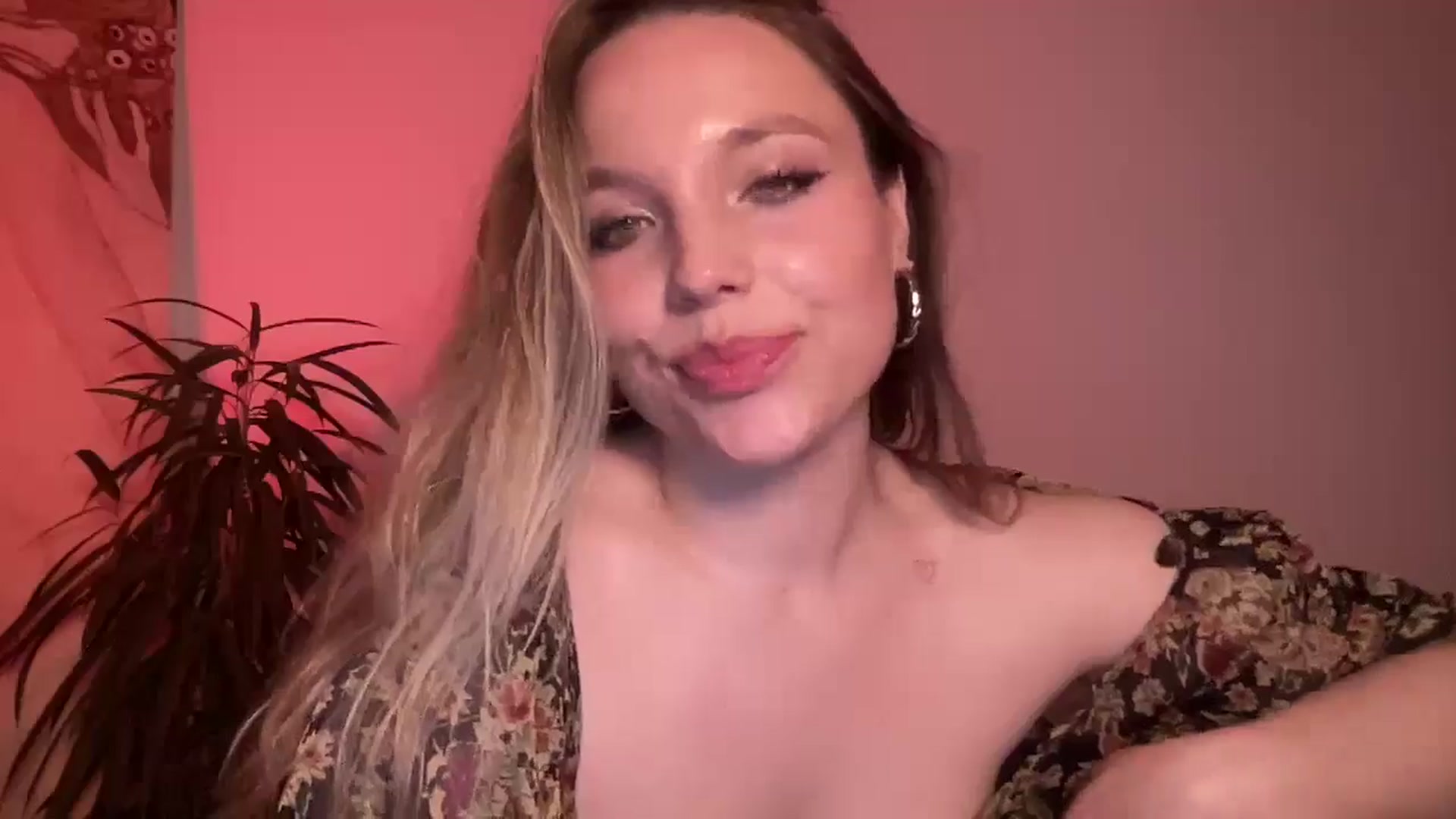 Gallery image thumbnail from SabrinaGolden's myfreecams stream on, 11/10/2024, 19:59 image 12 of 20