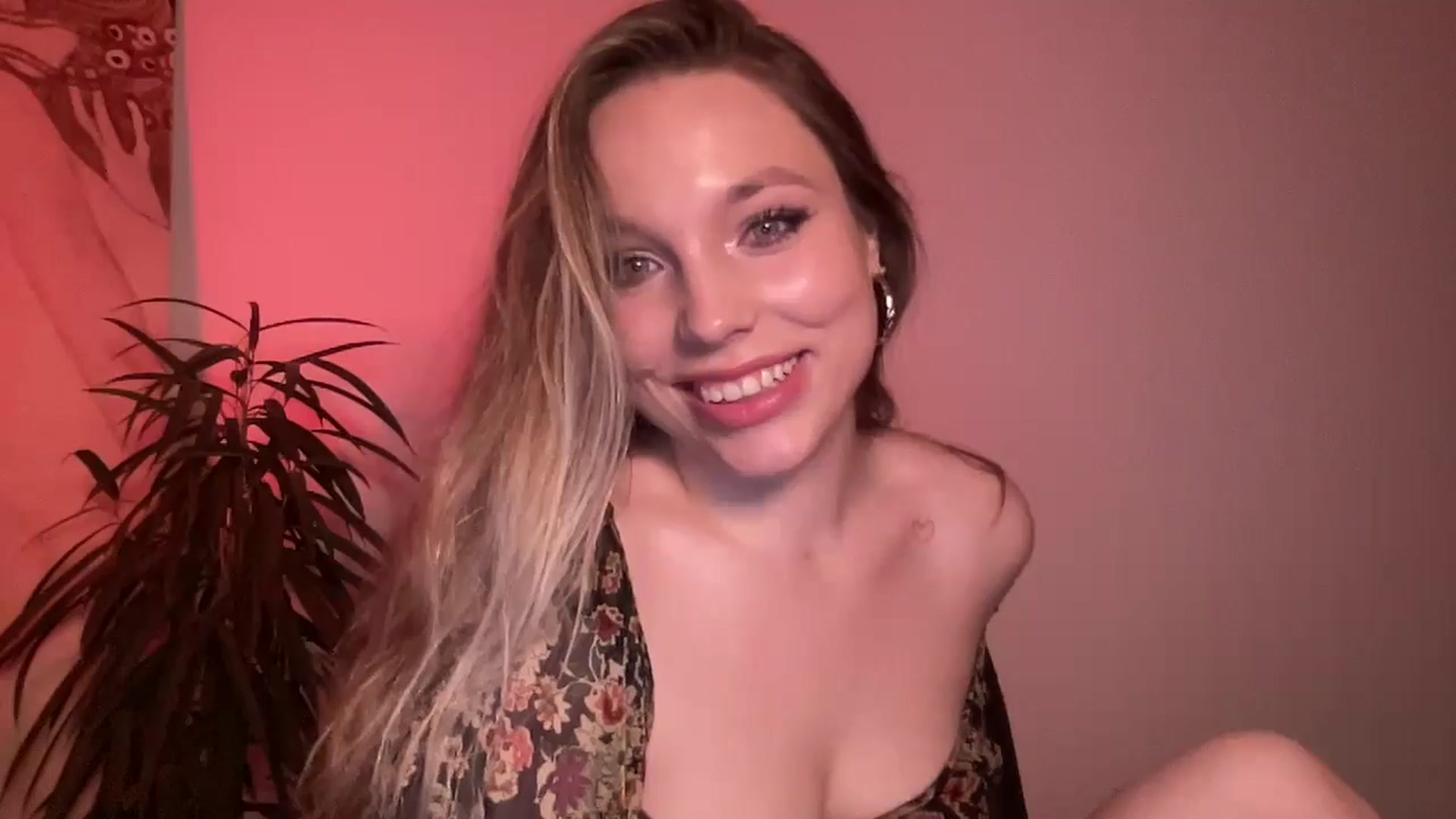 Gallery image thumbnail from SabrinaGolden's myfreecams stream on, 11/10/2024, 19:59 image 16 of 20
