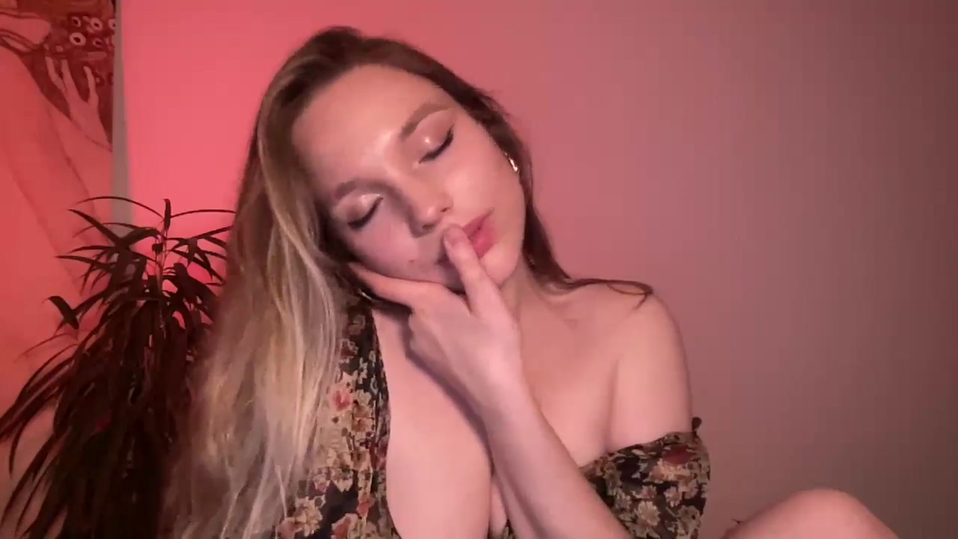 Gallery image thumbnail from SabrinaGolden's myfreecams stream on, 11/10/2024, 19:59 image 19 of 20