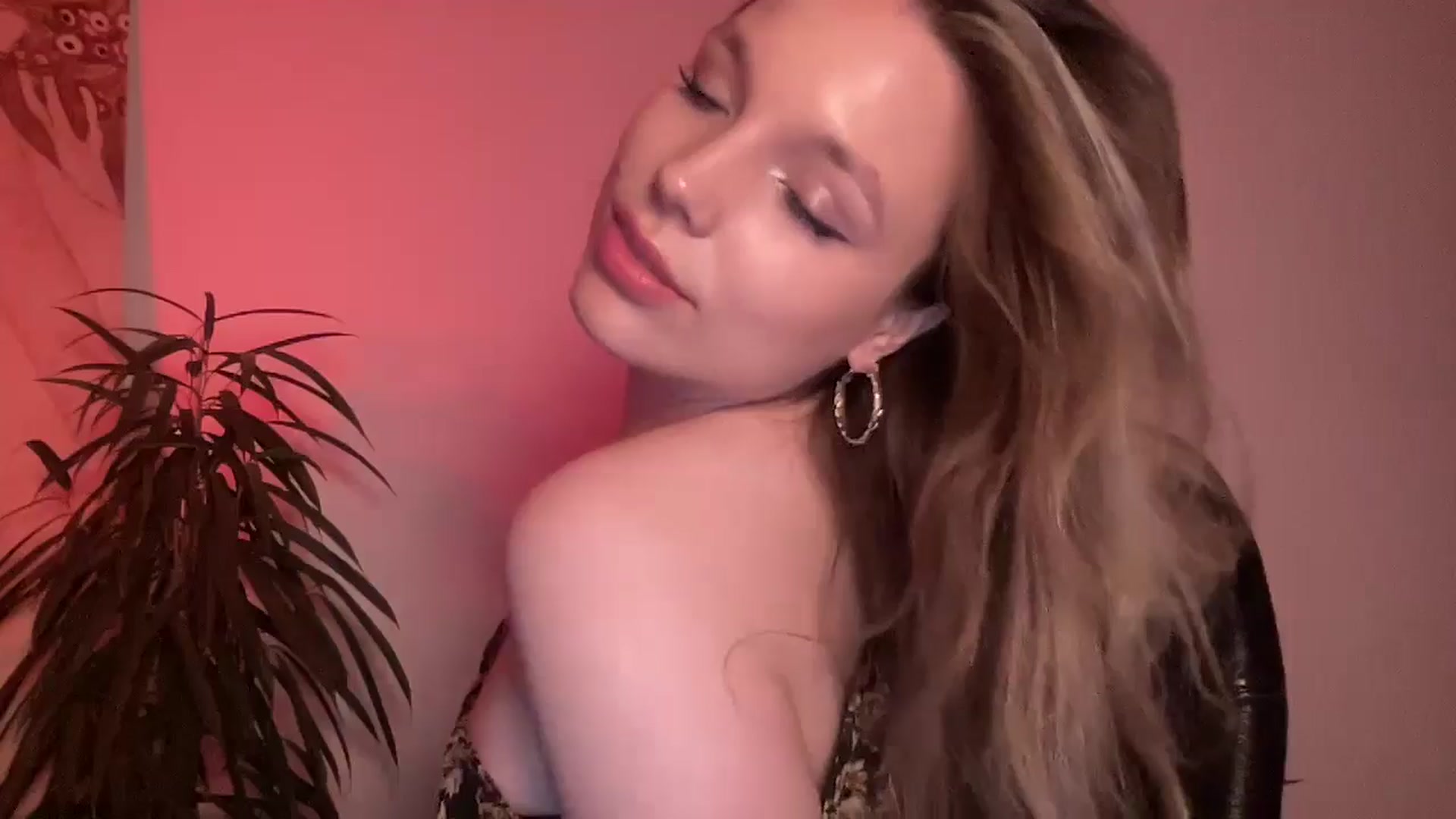 Gallery image thumbnail from SabrinaGolden's myfreecams stream on, 11/10/2024, 21:28 image 1 of 20
