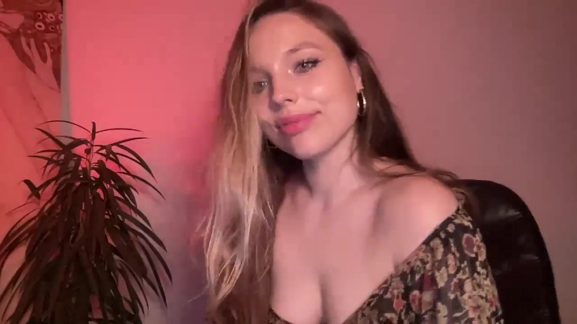 Gallery image thumbnail from SabrinaGolden's myfreecams stream on, 11/10/2024, 21:28 image 15 of 20