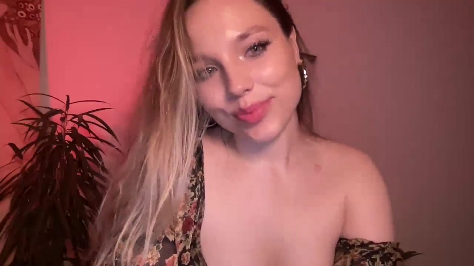 Gallery image thumbnail from SabrinaGolden's myfreecams stream on, 11/10/2024, 21:28 image 4 of 20