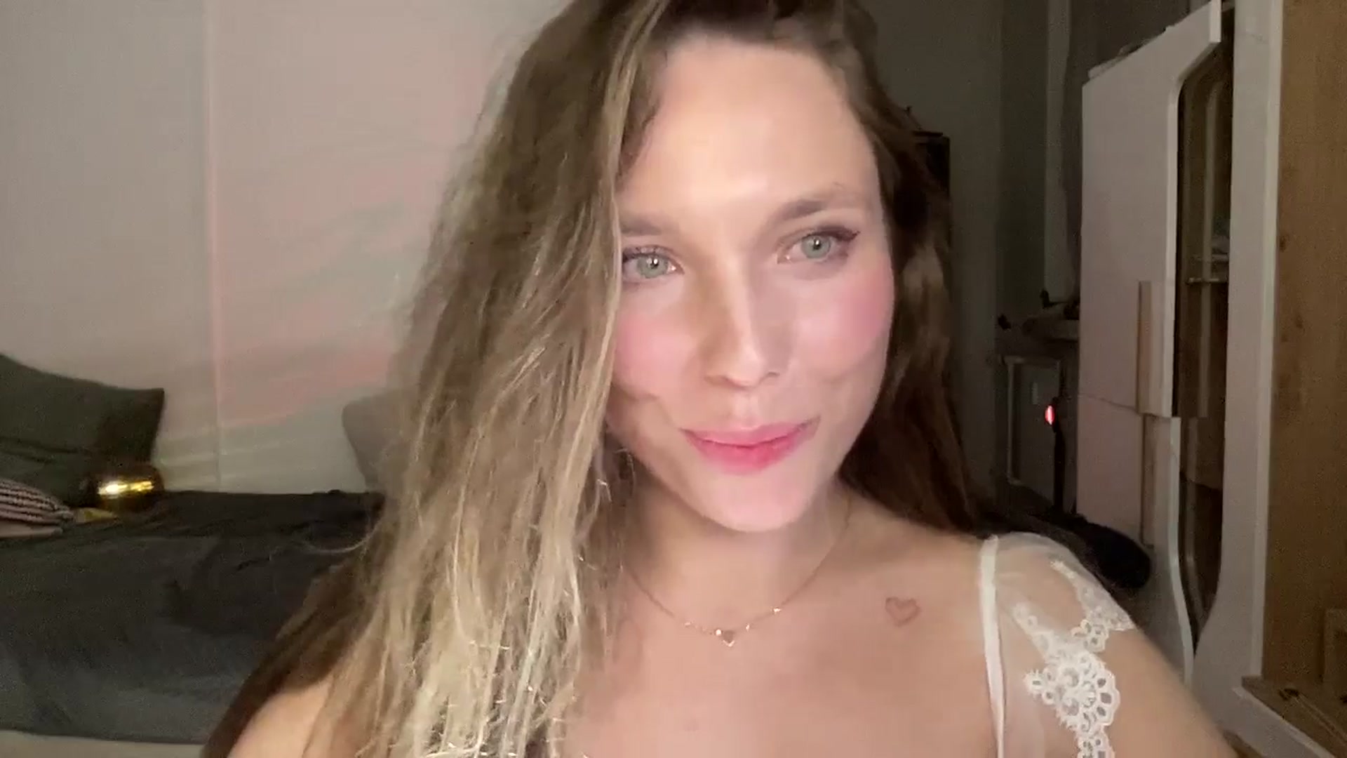 Gallery image thumbnail from SabrinaGolden's myfreecams stream on, 04/22/2025, 02:04 image 11 of 20