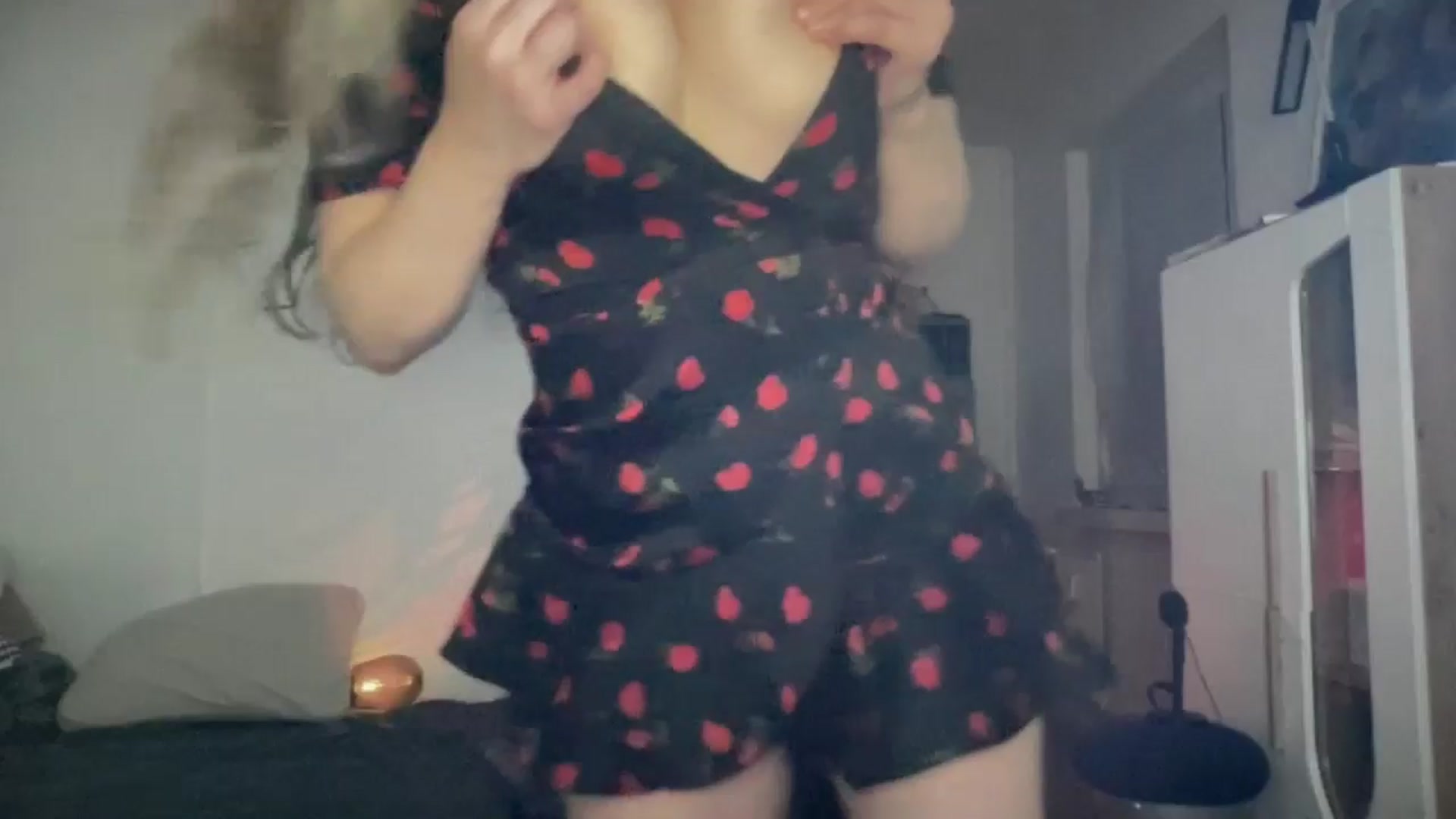 Gallery image thumbnail from SabrinaGolden's myfreecams stream on, 04/25/2025, 24:15 image 20 of 20