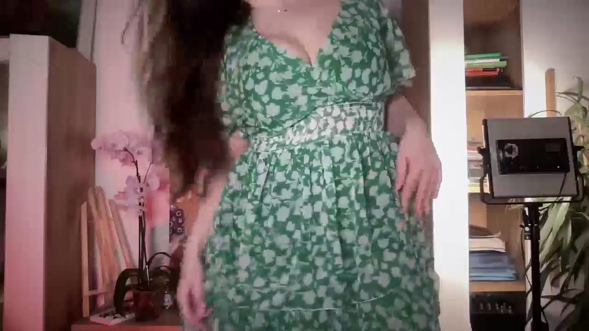 Gallery image thumbnail from SabrinaGolden's myfreecams stream on, 04/28/2025, 22:00 image 19 of 20