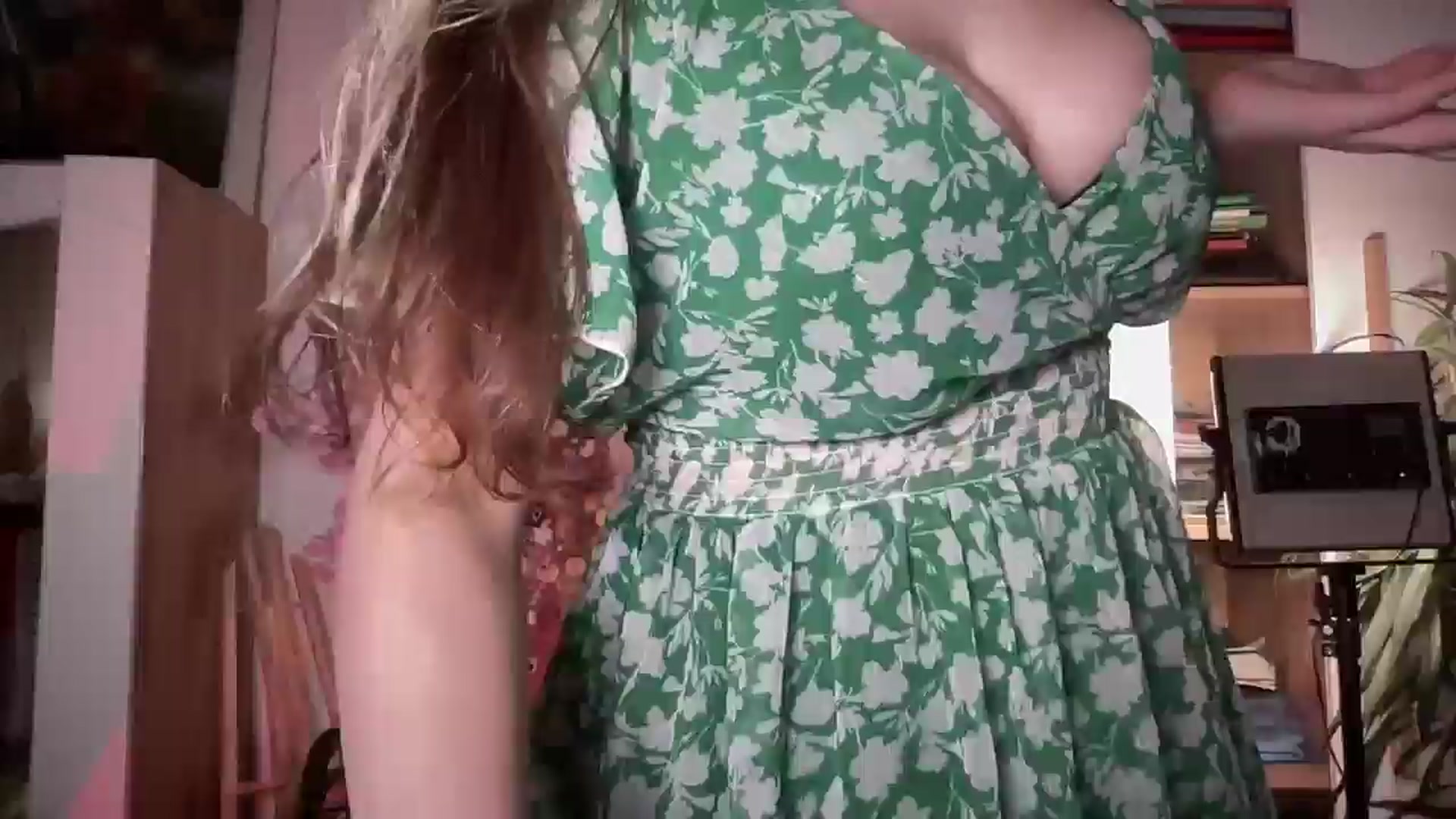 Gallery image thumbnail from SabrinaGolden's myfreecams stream on, 04/28/2025, 22:00 image 15 of 20