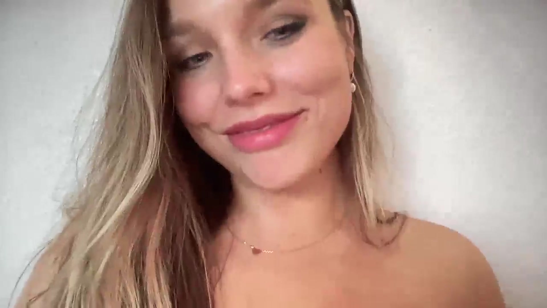 Gallery image thumbnail from SabrinaGolden's myfreecams stream on, 05/06/2025, 04:33 image 5 of 20