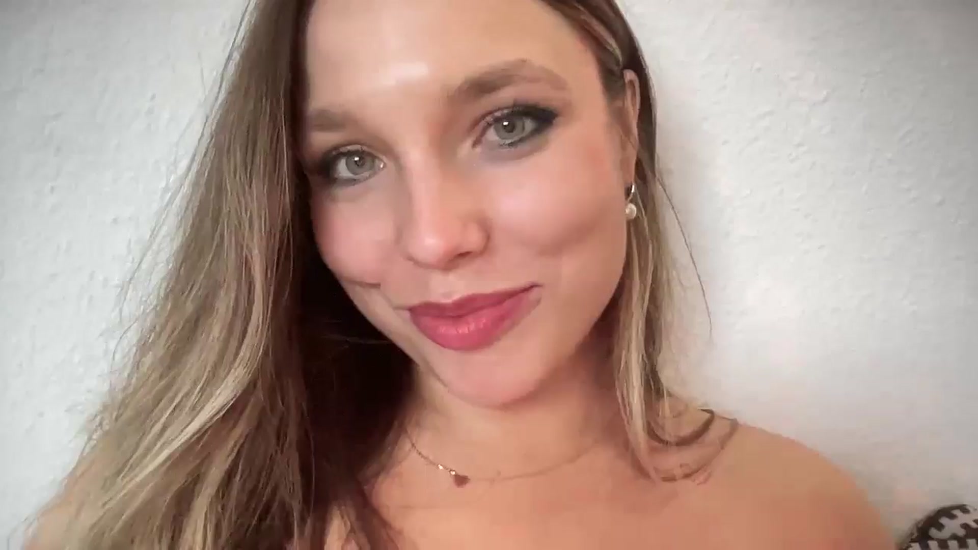 Gallery image thumbnail from SabrinaGolden's myfreecams stream on, 05/06/2025, 04:33 image 17 of 20
