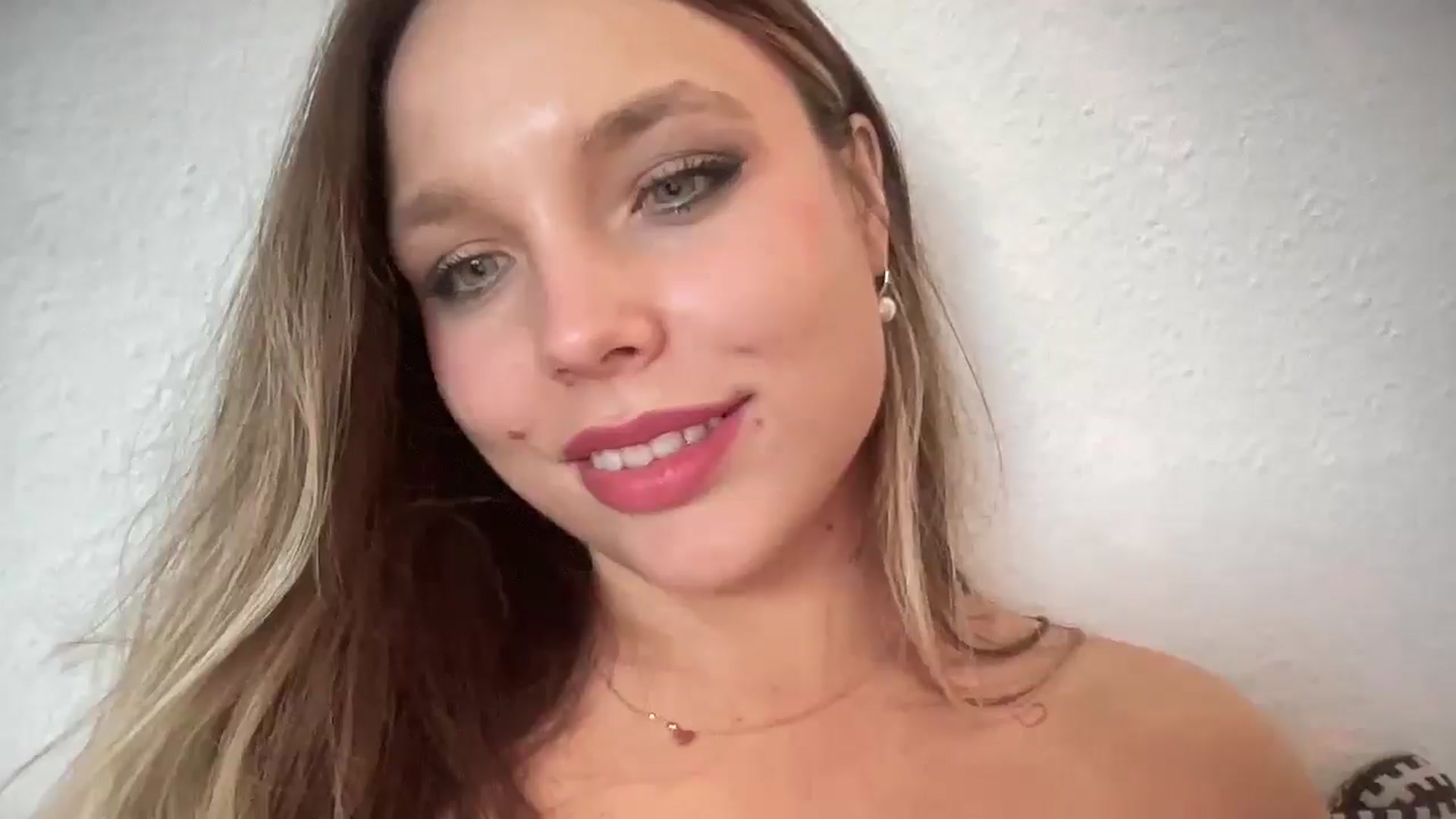 Gallery image thumbnail from SabrinaGolden's myfreecams stream on, 05/06/2025, 04:33 image 18 of 20
