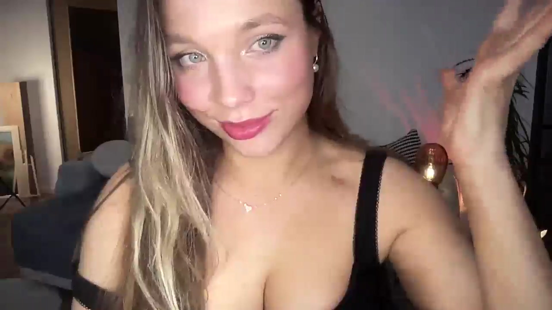 Gallery image thumbnail from SabrinaGolden's myfreecams stream on, 05/07/2025, 24:01 image 14 of 20