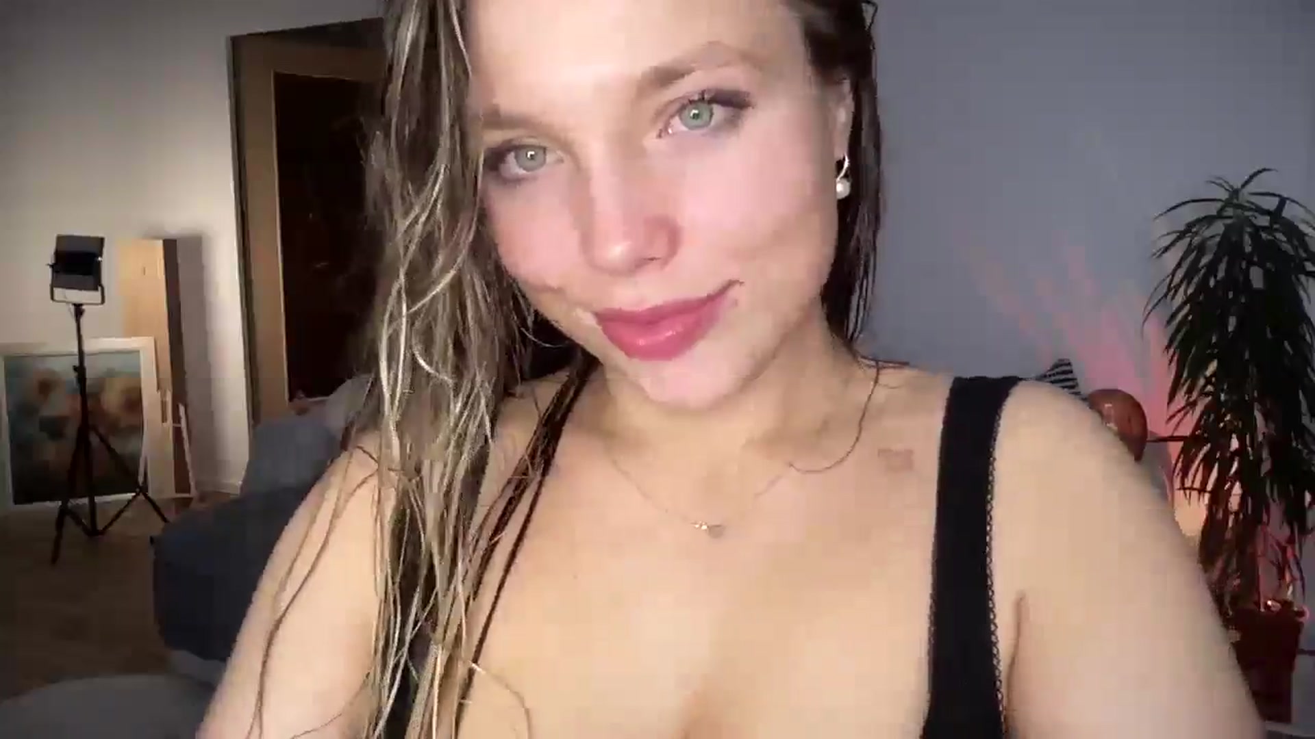 Gallery image thumbnail from SabrinaGolden's myfreecams stream on, 05/07/2025, 02:47 image 14 of 20