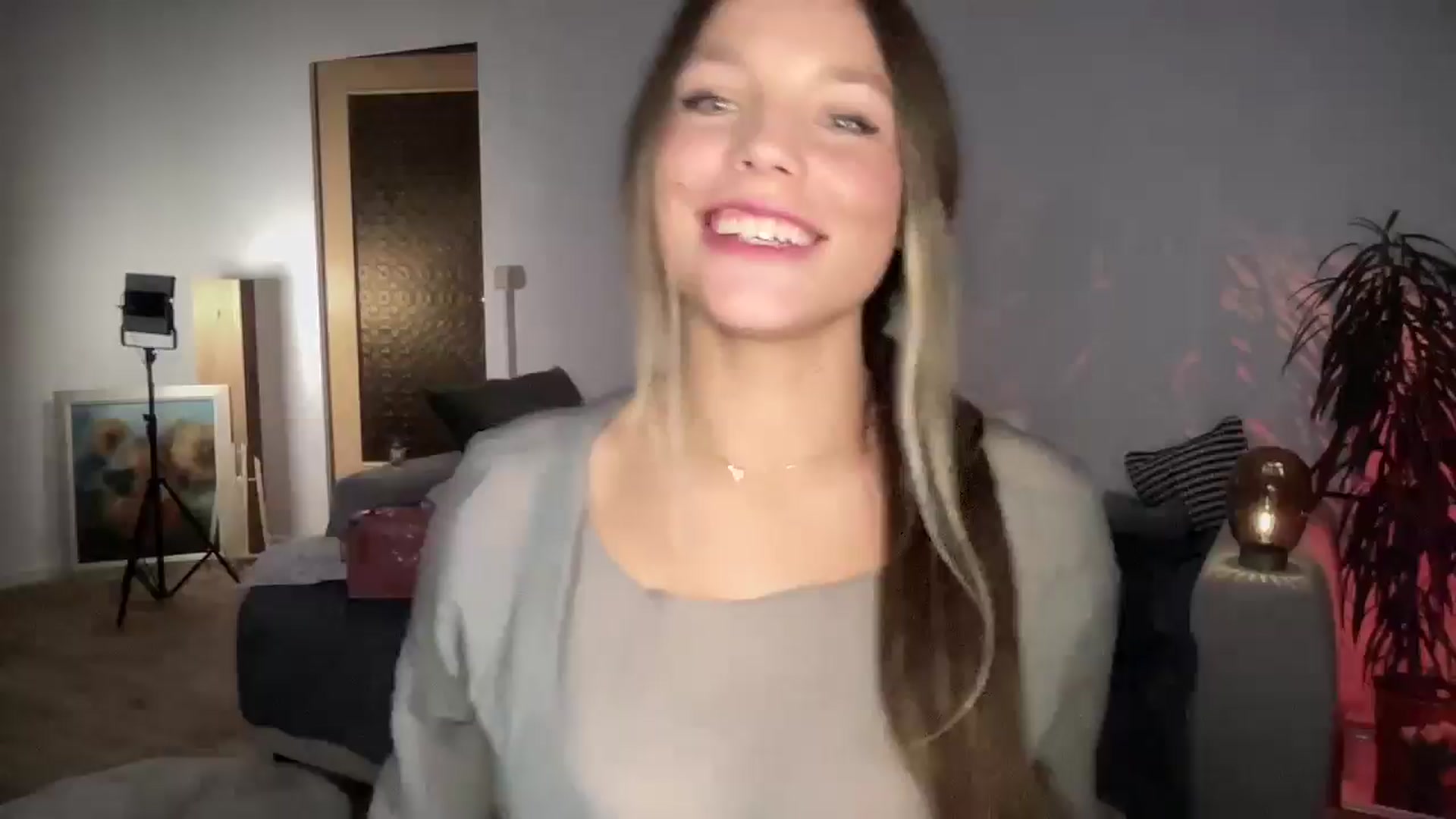 Gallery image thumbnail from SabrinaGolden's myfreecams stream on, 05/07/2025, 23:50 image 1 of 20