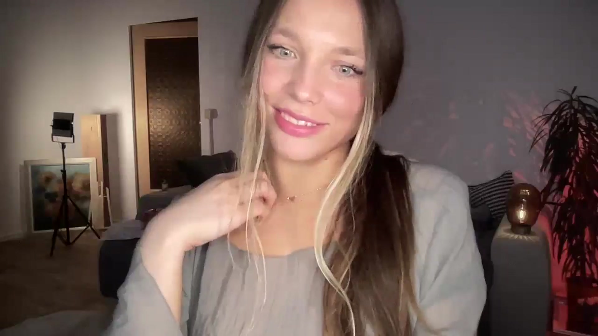 Gallery image thumbnail from SabrinaGolden's myfreecams stream on, 05/07/2025, 23:50 image 5 of 20