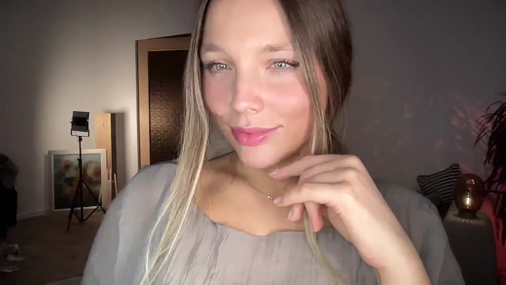 Gallery image thumbnail from SabrinaGolden's myfreecams stream on, 05/07/2025, 23:50 image 8 of 20