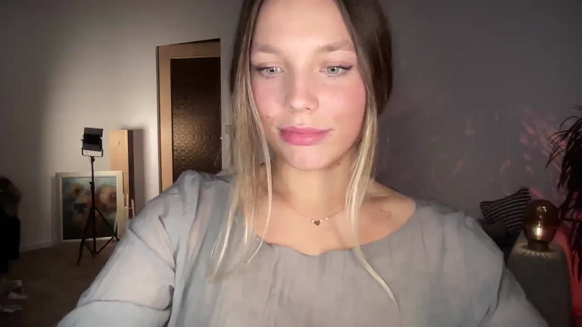 Gallery image thumbnail from SabrinaGolden's myfreecams stream on, 05/07/2025, 23:50 image 7 of 20