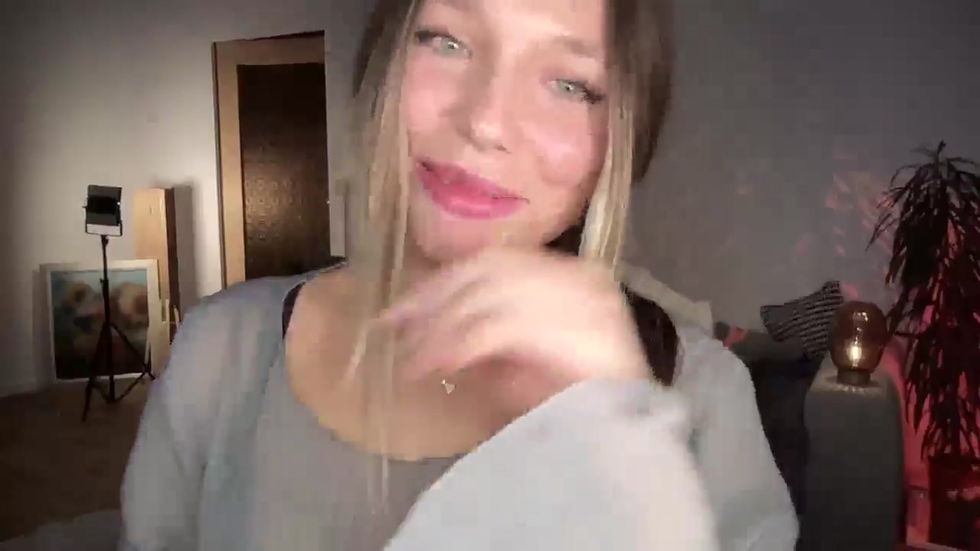 Gallery image thumbnail from SabrinaGolden's myfreecams stream on, 05/07/2025, 23:50 image 3 of 20