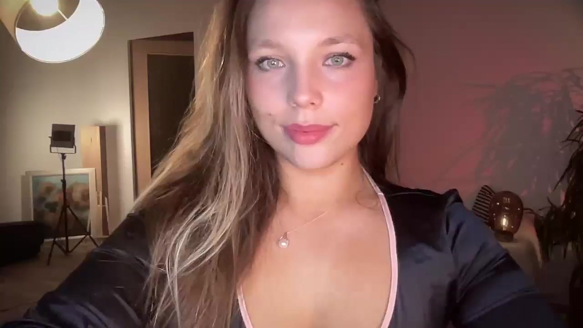 Gallery image thumbnail from SabrinaGolden's myfreecams stream on, 05/09/2025, 22:50 image 11 of 20