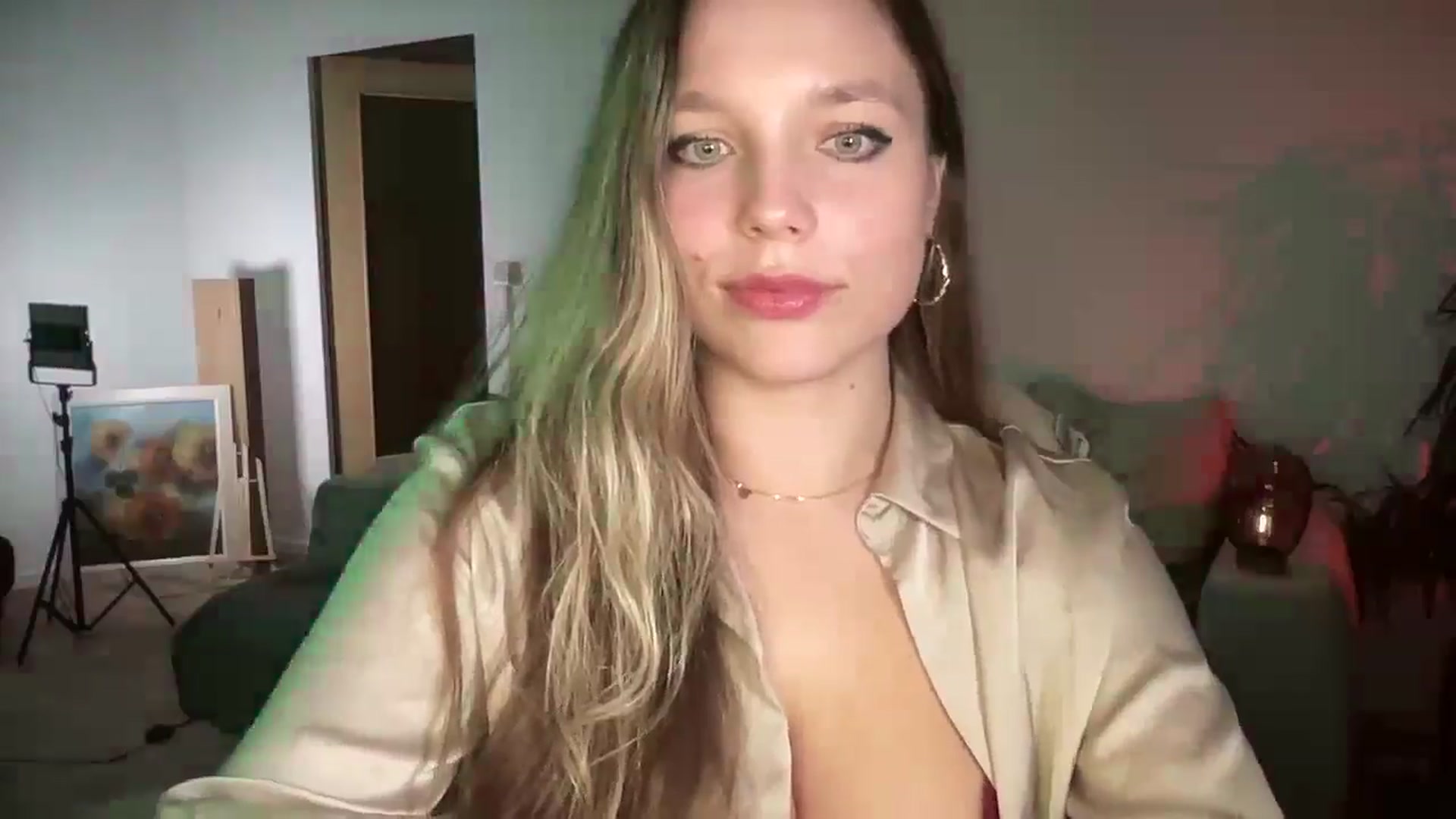 Gallery image thumbnail from SabrinaGolden's myfreecams stream on, 05/12/2025, 23:19 image 19 of 20