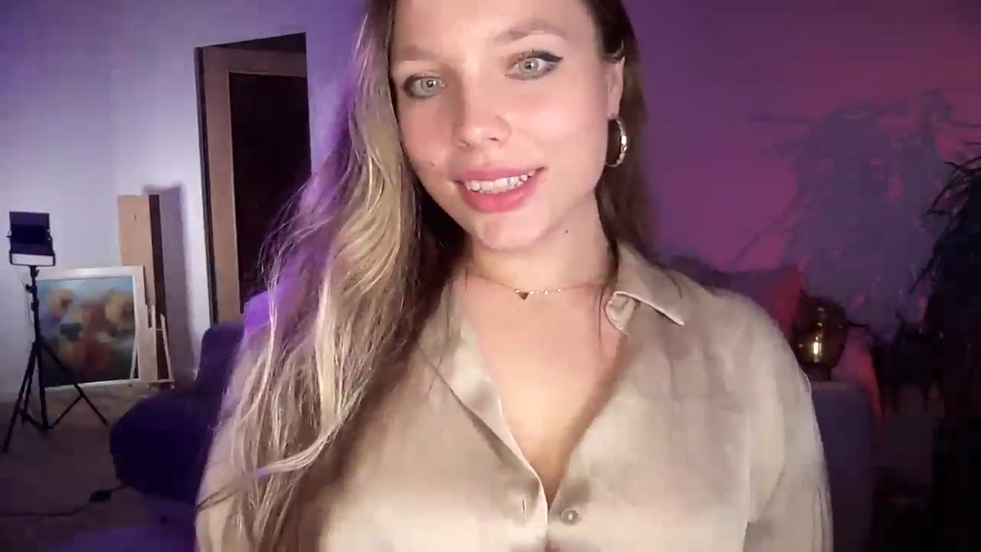 Gallery image thumbnail from SabrinaGolden's myfreecams stream on, 05/12/2025, 23:19 image 4 of 20