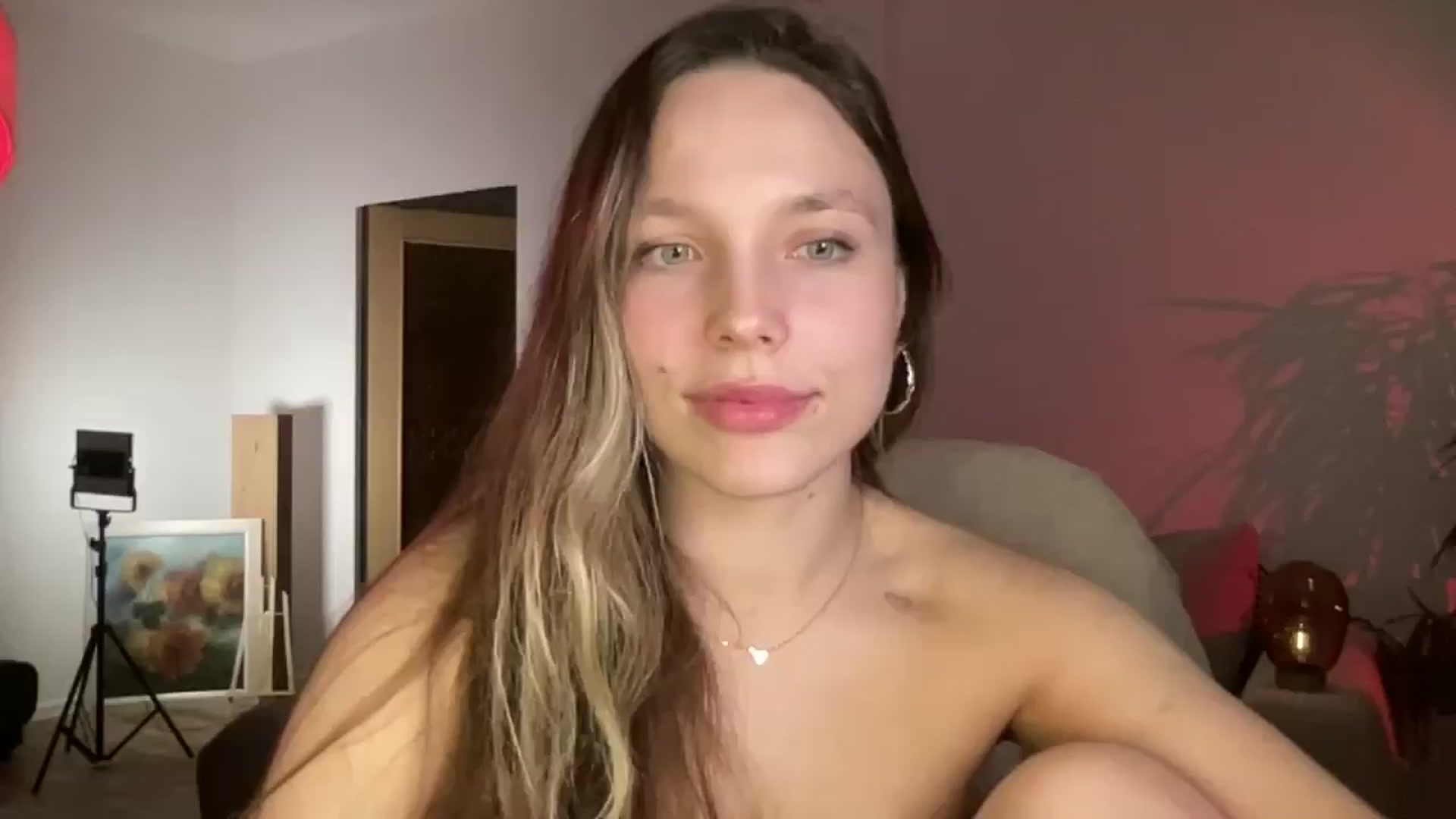 Gallery image thumbnail from SabrinaGolden's myfreecams stream on, 05/13/2025, 02:05 image 12 of 20