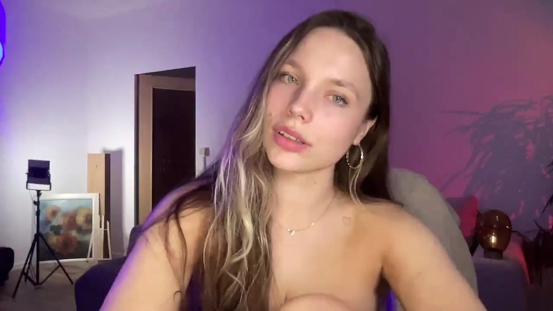 Gallery image thumbnail from SabrinaGolden's myfreecams stream on, 05/13/2025, 02:05 image 6 of 20