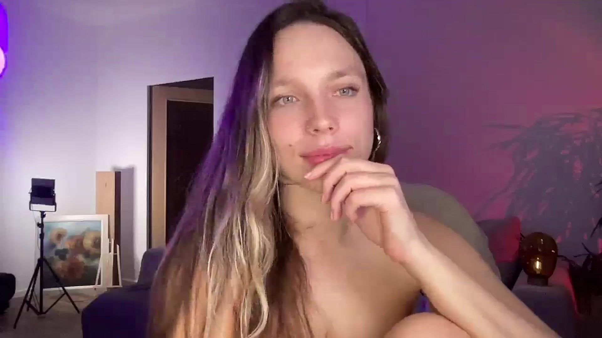 Gallery image thumbnail from SabrinaGolden's myfreecams stream on, 05/13/2025, 02:05 image 15 of 20