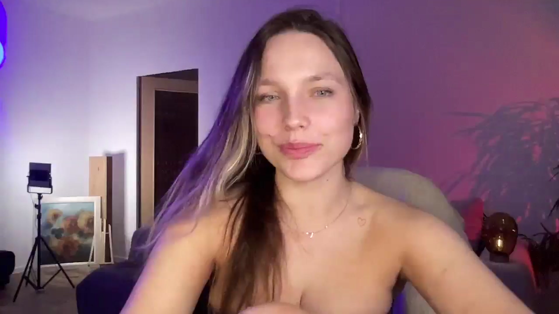 Gallery image thumbnail from SabrinaGolden's myfreecams stream on, 05/13/2025, 02:05 image 10 of 20