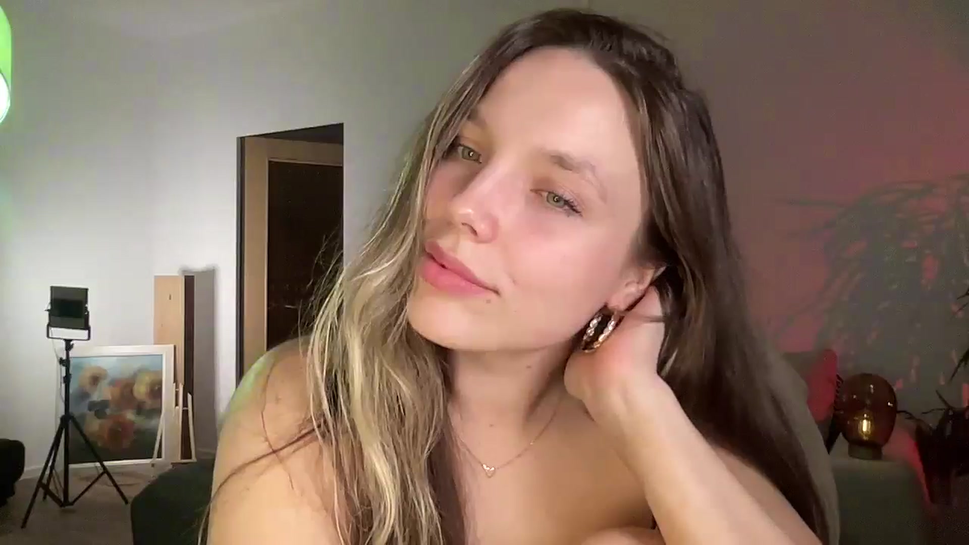 Gallery image thumbnail from SabrinaGolden's myfreecams stream on, 05/13/2025, 02:05 image 7 of 20
