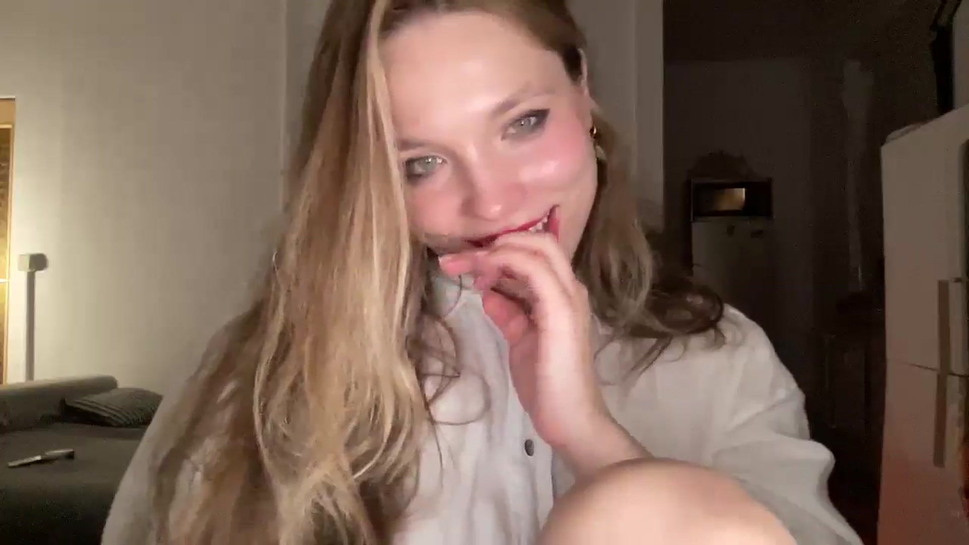 Gallery image thumbnail from SabrinaGolden's myfreecams stream on, 08/02/2025, 03:13 image 11 of 20