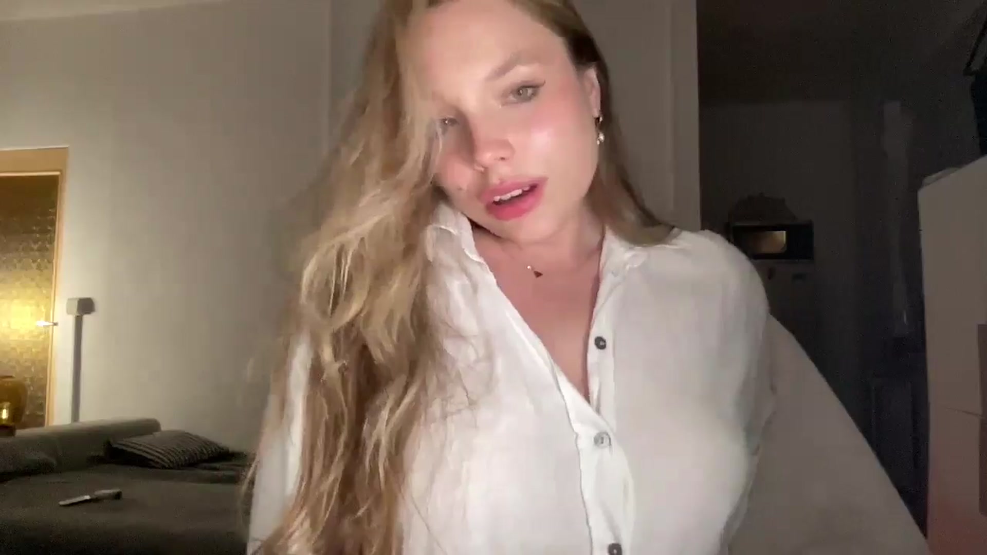 Gallery image thumbnail from SabrinaGolden's myfreecams stream on, 08/02/2025, 03:13 image 3 of 20