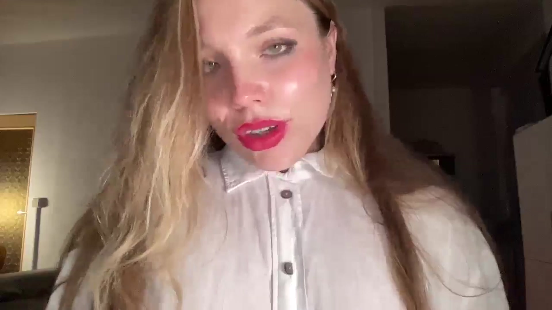 Gallery image thumbnail from SabrinaGolden's myfreecams stream on, 08/02/2025, 03:13 image 10 of 20