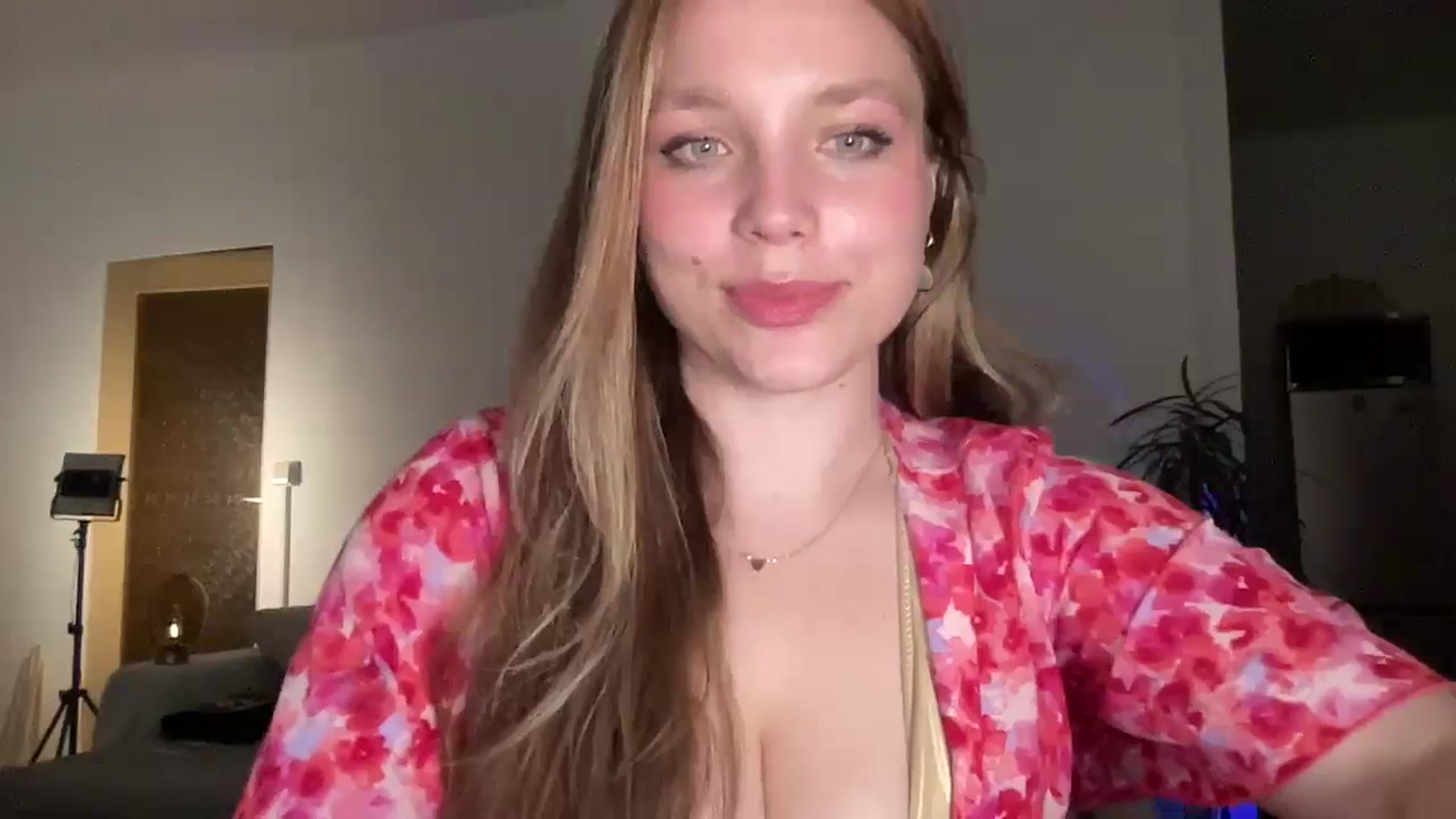 Gallery image thumbnail from SabrinaGolden's myfreecams stream on, 08/06/2025, 01:10 image 7 of 20