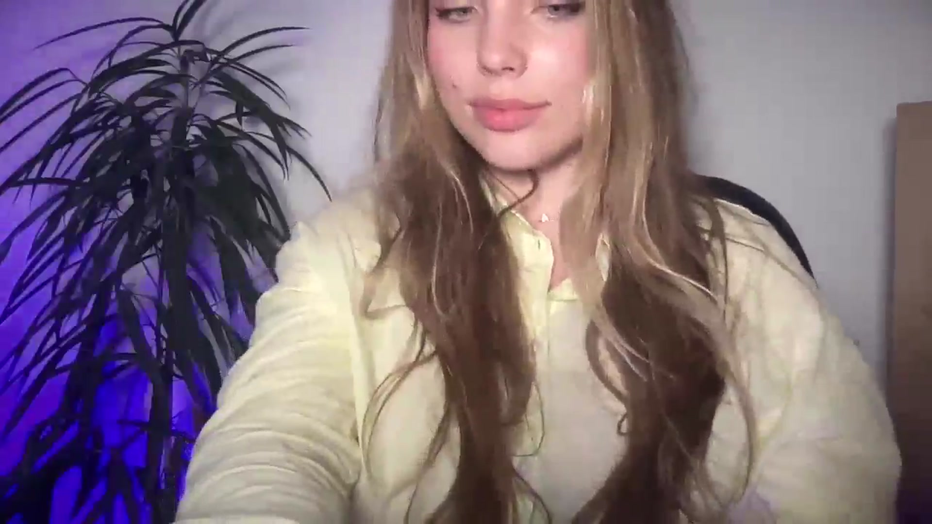 Gallery image thumbnail from SabrinaGolden's myfreecams stream on, 08/17/2025, 24:58 image 6 of 20