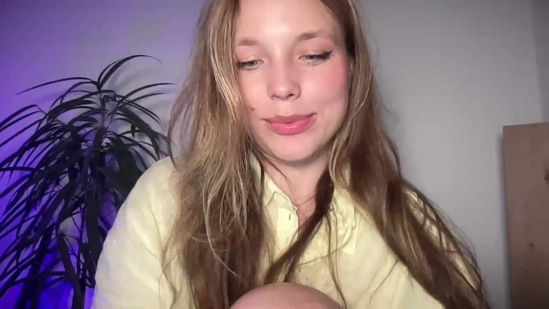 Gallery image thumbnail from SabrinaGolden's myfreecams stream on, 08/17/2025, 24:58 image 4 of 20