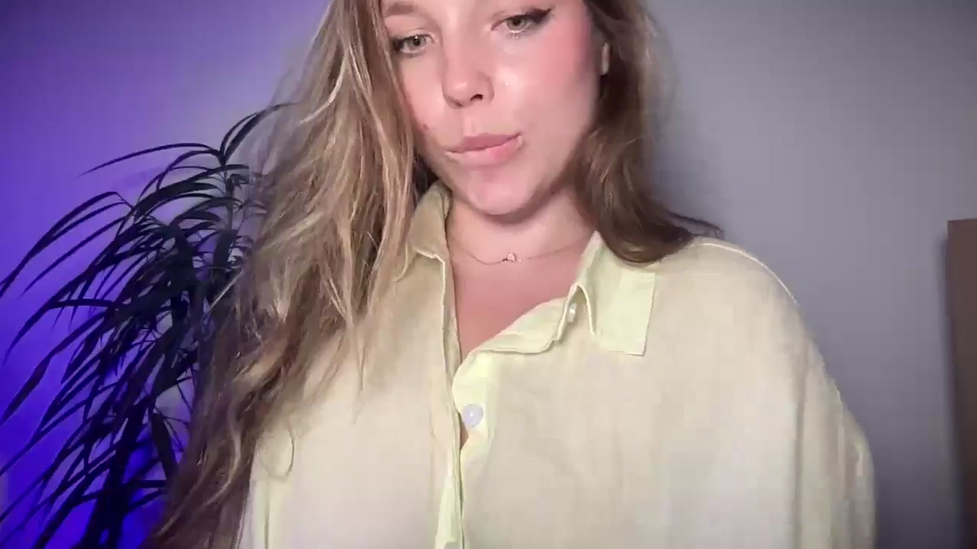 Gallery image thumbnail from SabrinaGolden's myfreecams stream on, 08/17/2025, 24:58 image 11 of 20