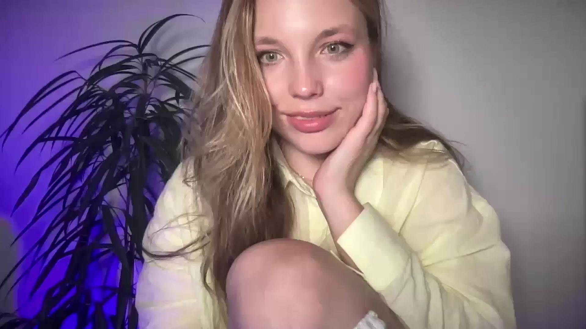 Gallery image thumbnail from SabrinaGolden's myfreecams stream on, 08/17/2025, 24:58 image 12 of 20