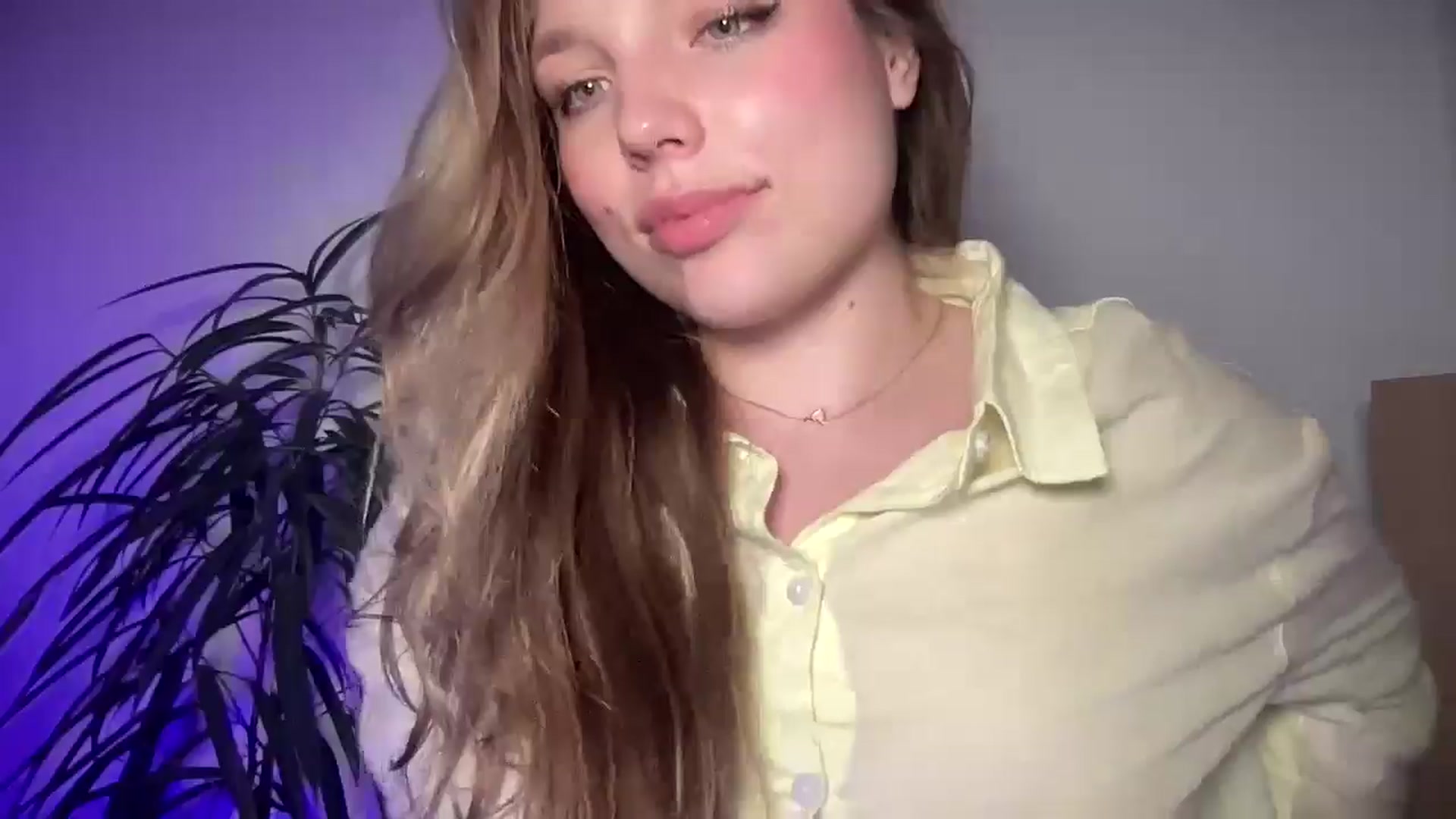 Gallery image thumbnail from SabrinaGolden's myfreecams stream on, 08/17/2025, 24:58 image 8 of 20