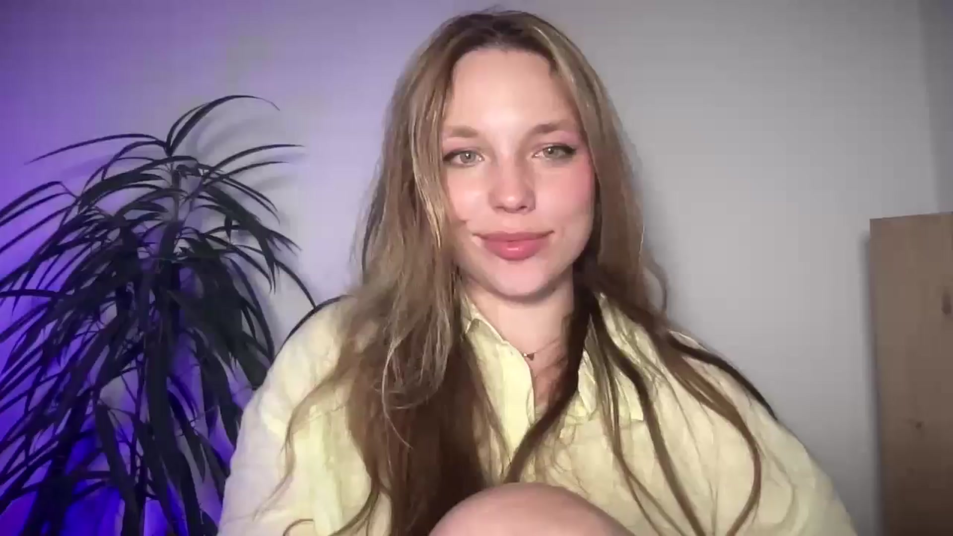 Gallery image thumbnail from SabrinaGolden's myfreecams stream on, 08/17/2025, 24:58 image 3 of 20